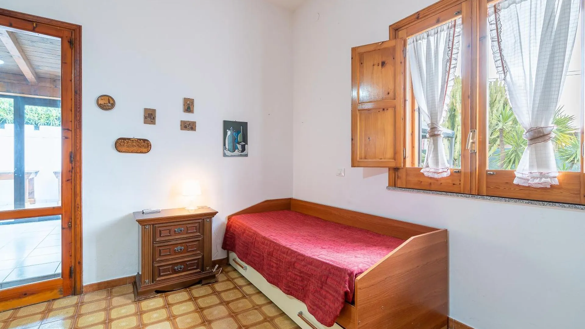 Case Andreina Ognina 0*,  Italia